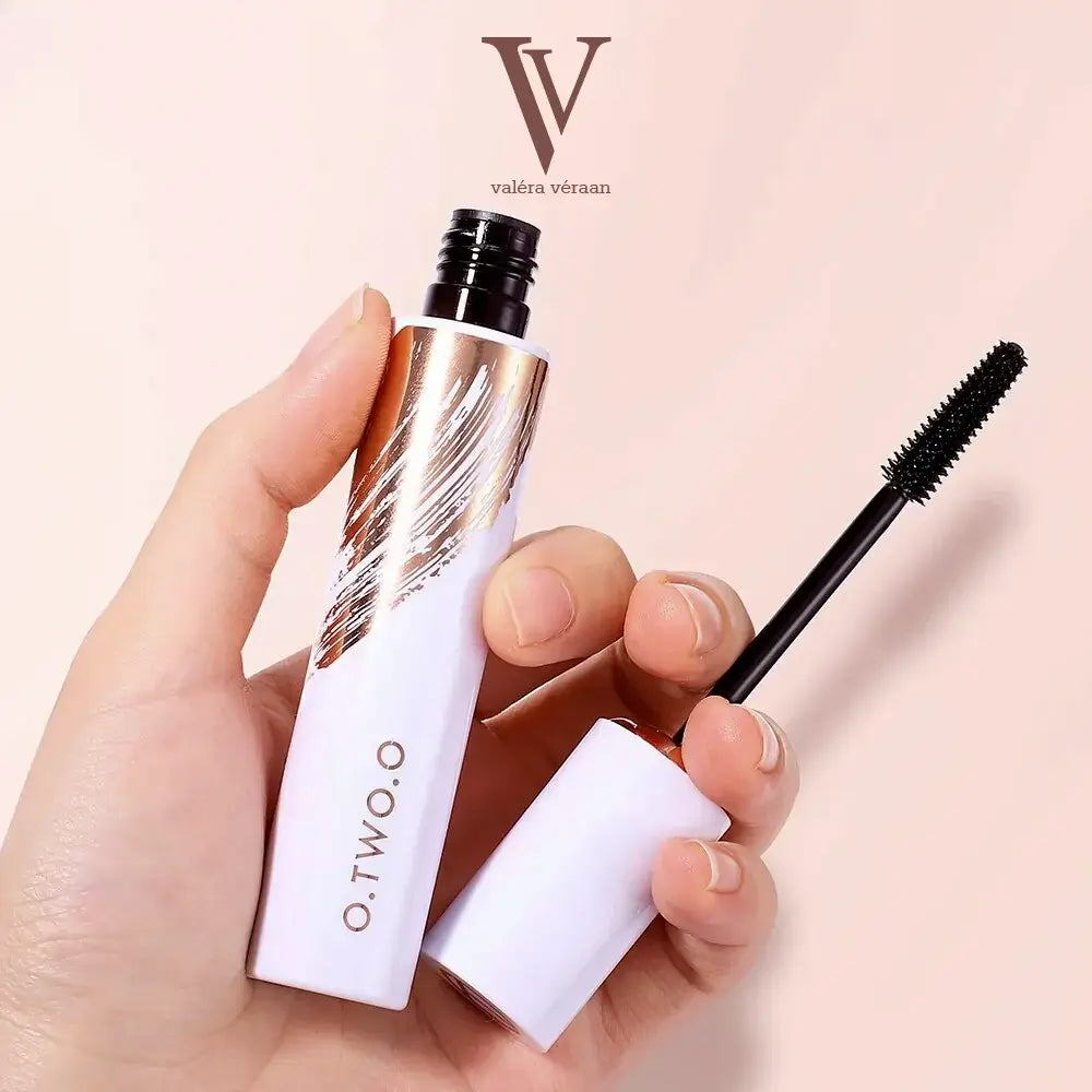 Valéra Véraan 5D Ultra Mascara featuring a sleek white and gold design, delivering volumized, lengthened lashes with a smudge-proof, long-lasting formula—perfect for bold and beautiful eyes.